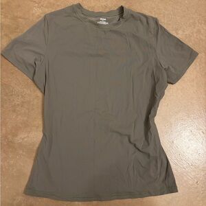 NWOT SKIMS Fits Everybody Short Sleeve T Shirt Gunmetal M